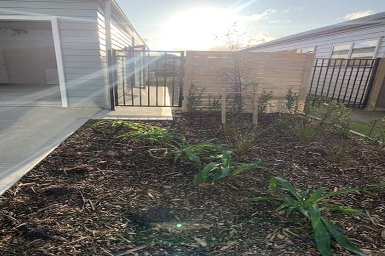 Photo of property in 28 Koru Loop, Paraparaumu, 5032