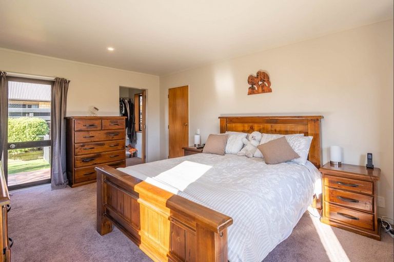 Photo of property in 98 Kapanui Road, Waikanae, 5036