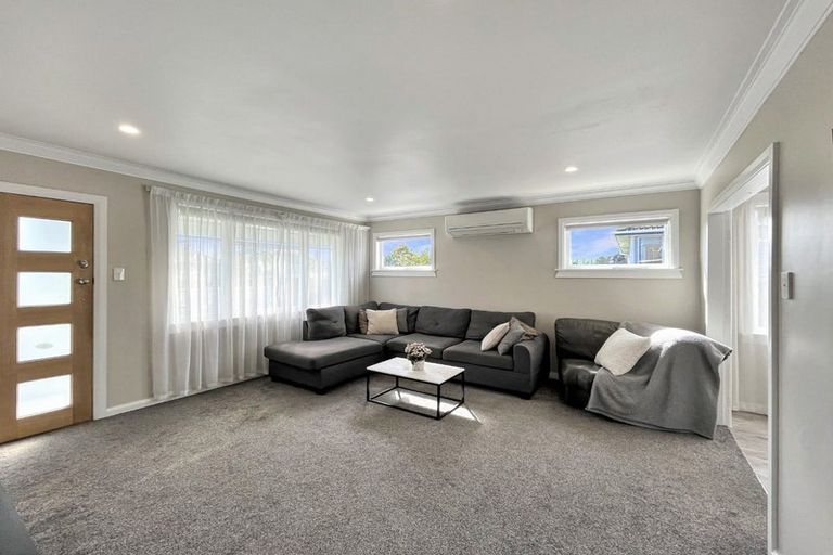 Photo of property in 4 Bristol Crescent, Roslyn, Palmerston North, 4414
