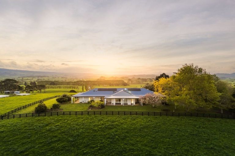 Photo of property in 300 Grove Road, Te Pahu, Hamilton, 3285