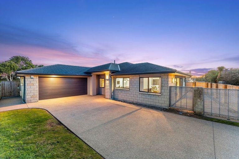 Photo of property in 26 Cottonwood Close, Paraparaumu Beach, Paraparaumu, 5032