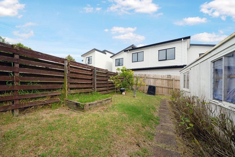 Photo of property in 3/77 Royal View Road, Te Atatu South, Auckland, 0610