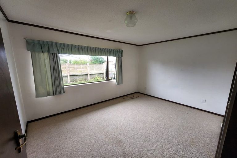 Photo of property in 1 Hawea Street, Merrilands, New Plymouth, 4312