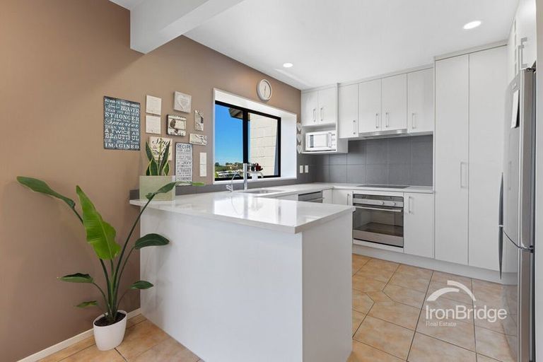 Photo of property in 1/26 Ronald Macken Place, Windsor Park, Auckland, 0632