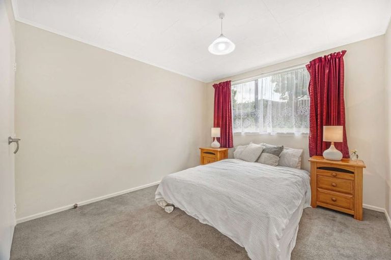 Photo of property in 142 Holborn Drive, Stokes Valley, Lower Hutt, 5019