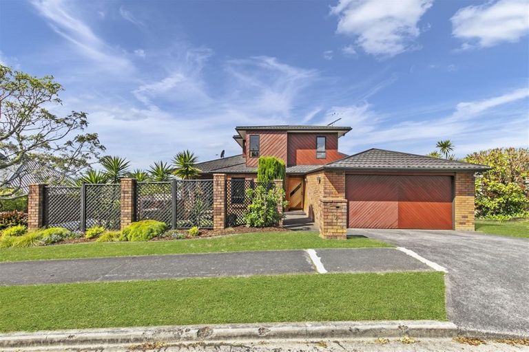 Photo of property in 14 Rifleman Rise, Unsworth Heights, Auckland, 0632
