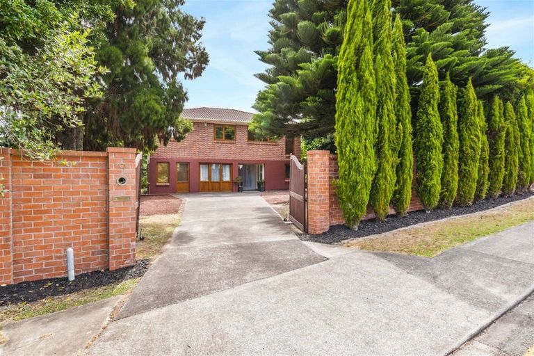 Photo of property in 60 Royal View Road, Te Atatu South, Auckland, 0610