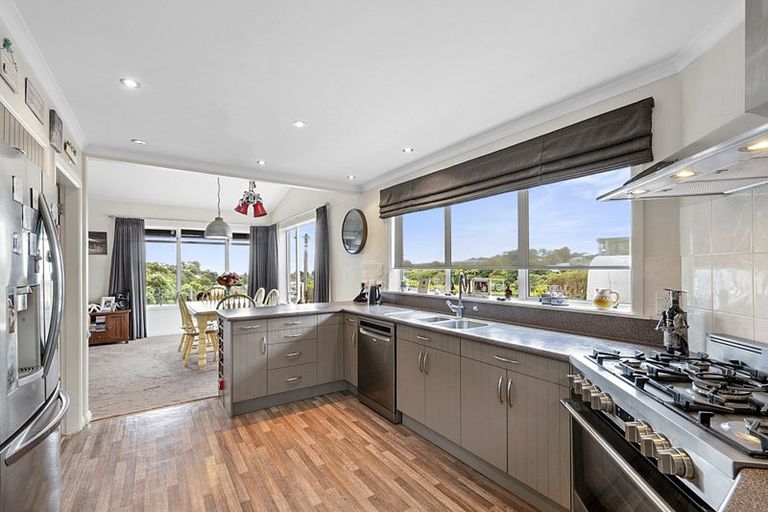 Photo of property in 38 Seaview Road, Marfell, New Plymouth, 4310