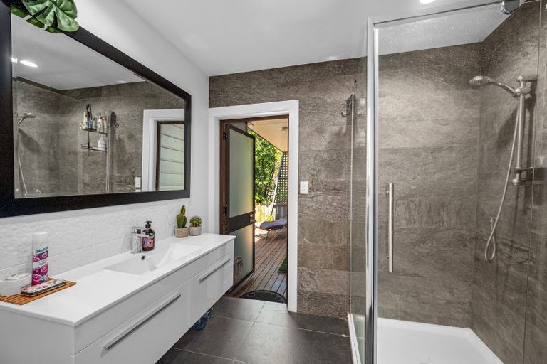 Photo of property in 1/127 Churchill Road, Rothesay Bay, Auckland, 0630