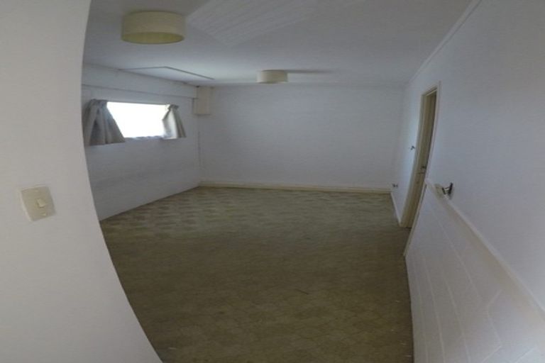 Photo of property in 1/10 Holt Avenue, Torbay, Auckland, 0630