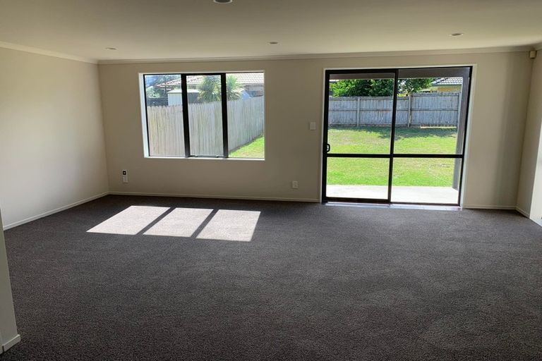 Photo of property in 16 Secoia Crescent, Mangere, Auckland, 2022