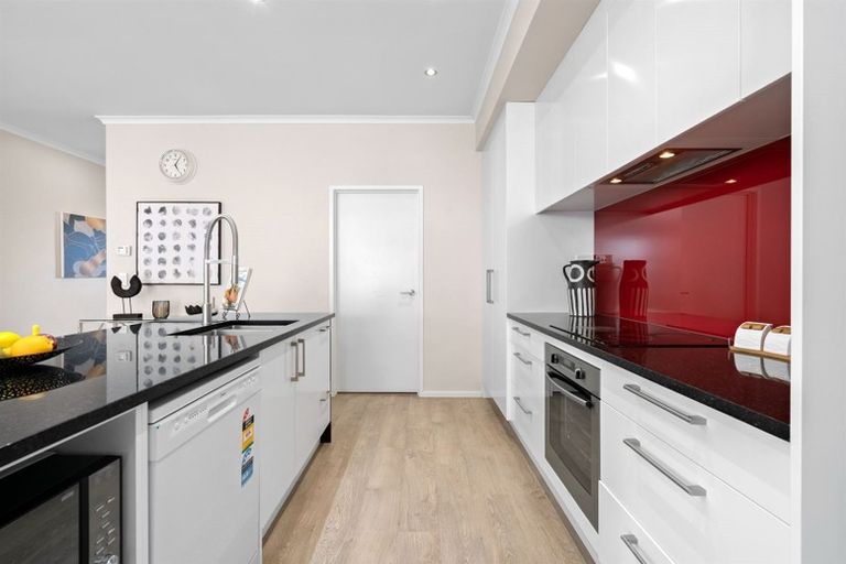 Photo of property in 4 Kotuku Lane, Hobsonville, Auckland, 0616