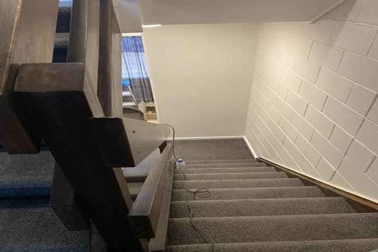 Photo of property in 21f5 Collins Avenue, Tawa, Wellington, 5028