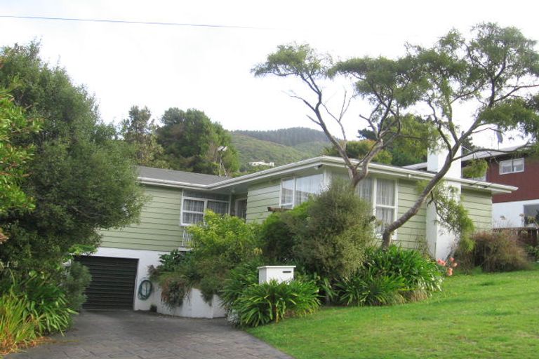 Photo of property in 69 Larsen Crescent, Tawa, Wellington, 5028