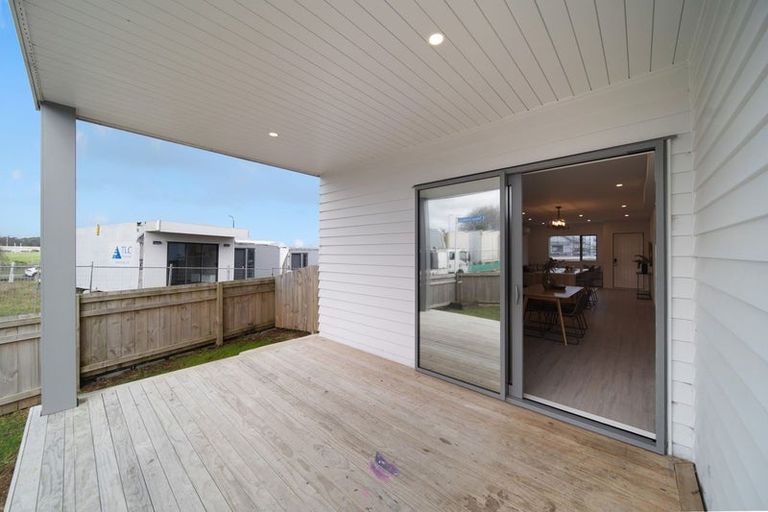 Photo of property in 3 Farranfore Road, Opaheke, Papakura, 2113