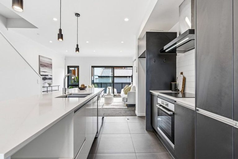 Photo of property in 10 Alexander Willis Crescent, Hobsonville, Auckland, 0616