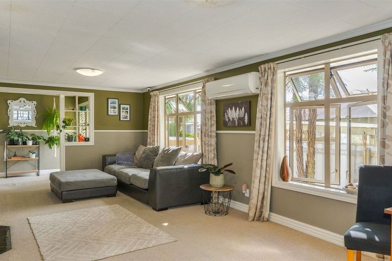 Photo of property in 32 Brougham Street, Westport, 7825