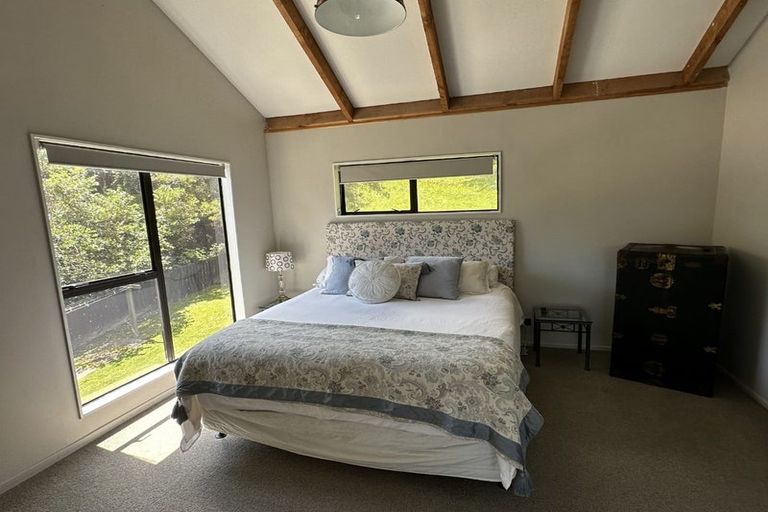 Photo of property in 11a Poneke Drive, Waikanae, 5036