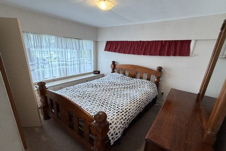 Photo of property in 81 Kenmore Street, Newlands, Wellington, 6037