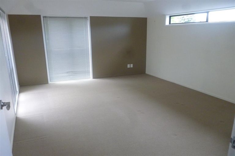 Photo of property in 2/8 Priestley Drive, Bucklands Beach, Auckland, 2014
