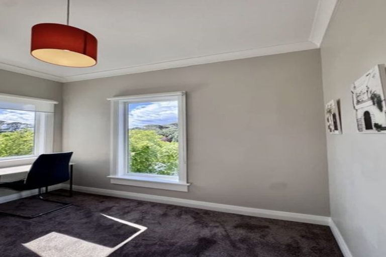 Photo of property in 40 Garden Road, Northland, Wellington, 6012