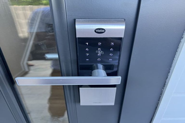 Photo of property in 6/2 Stokes Avenue, Te Atatu Peninsula, Auckland, 0610