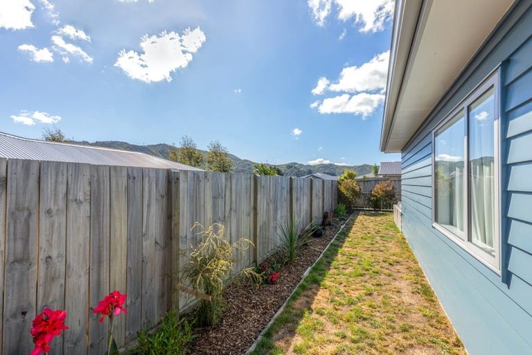 Photo of property in 8 Peter Tapp Way, Wainuiomata, Lower Hutt, 5014