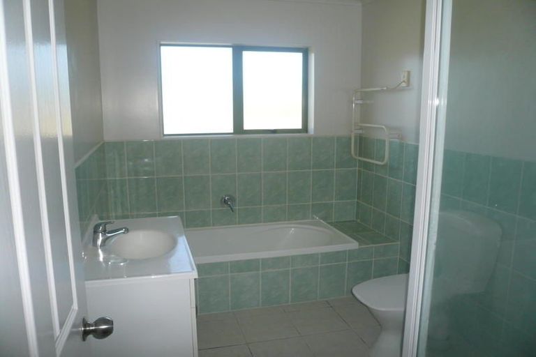 Photo of property in 18 Shah Place, Glen Eden, Auckland, 0602