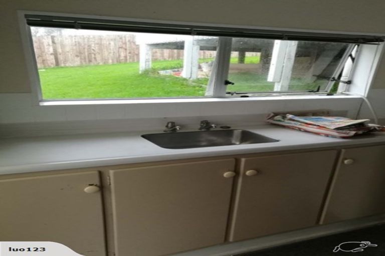 Photo of property in 35 Malmo Place, Massey, Auckland, 0614