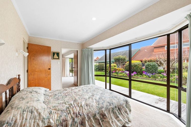 Photo of property in 9 Boulevard Drive, Merrilands, New Plymouth, 4312