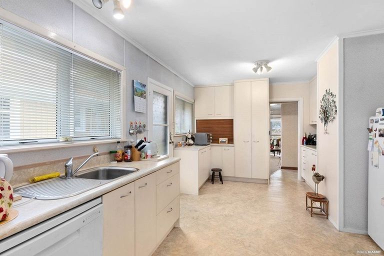 Photo of property in 12 Taikata Road, Te Atatu Peninsula, Auckland, 0610