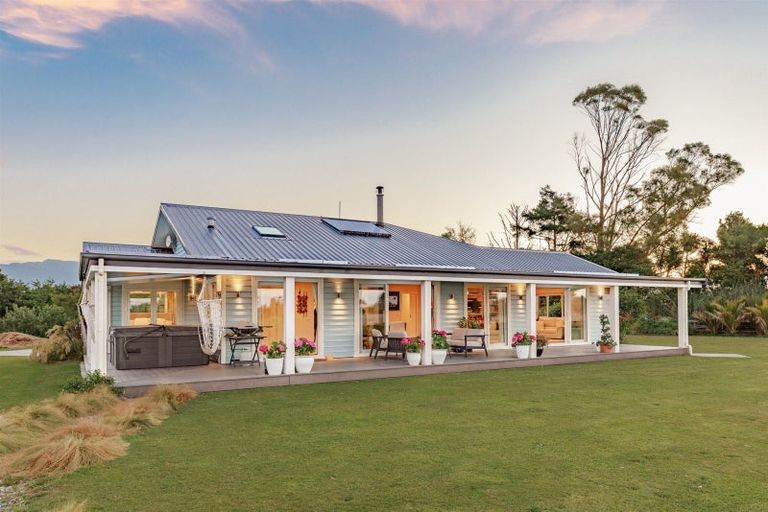 Photo of property in 134 Snodgrass Road, Westport, 7892