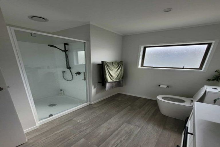 Photo of property in 5 Forsythe Place, Massey, Auckland, 0614