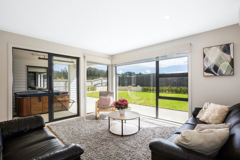 Photo of property in 194 Navigation Drive, Whitby, Porirua, 5024