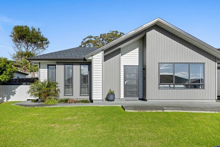 Photo of property in 61 Symes Drive, Red Beach, 0932