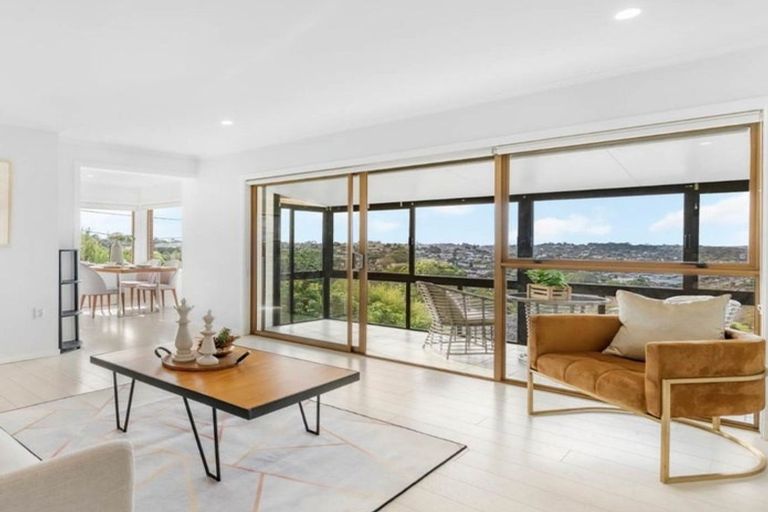 Photo of property in 611b Glenfield Road, Totara Vale, Auckland, 0629