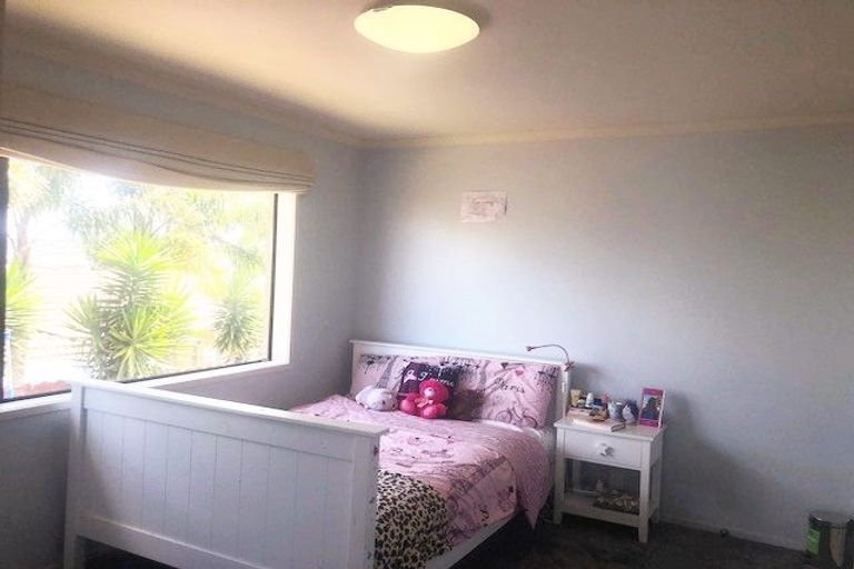 Photo of property in 20 Seamount Drive, Red Beach, 0932