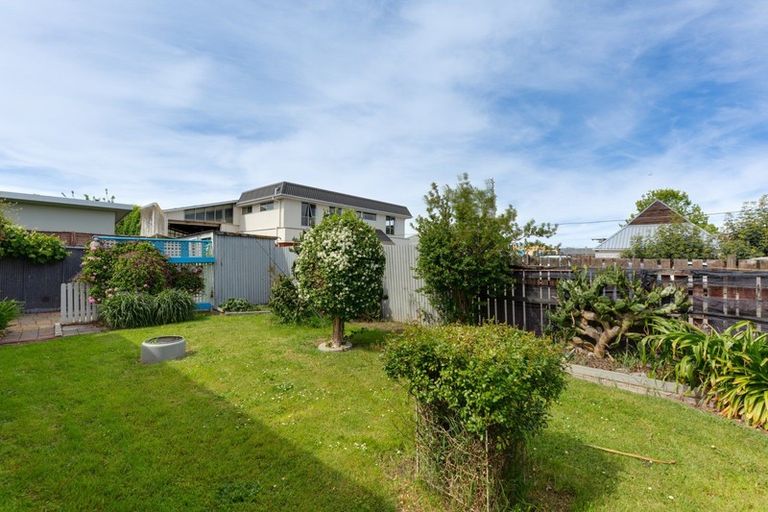Photo of property in 2/136 Wainoni Road, Avondale, Christchurch, 8061