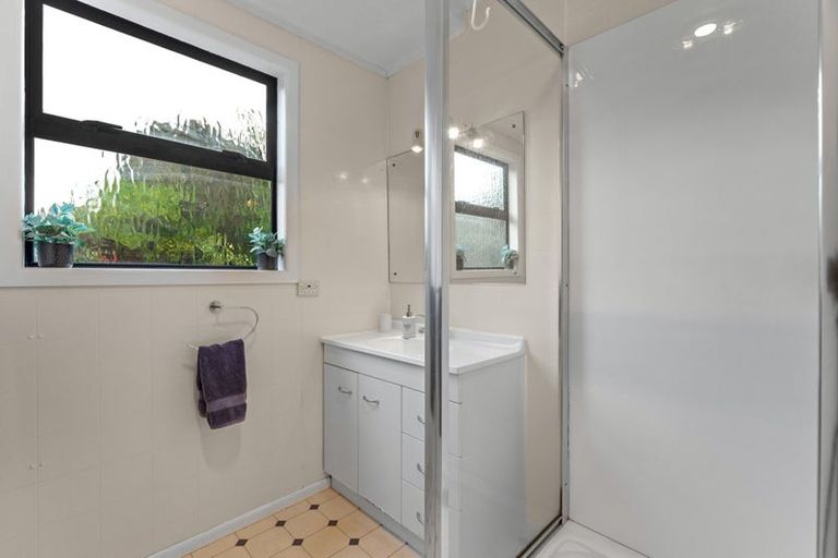 Photo of property in 16 Rosalind Road, Glenfield, Auckland, 0629