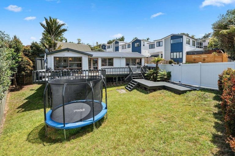 Photo of property in 27 Rotoiti Avenue, Pakuranga Heights, Auckland, 2010