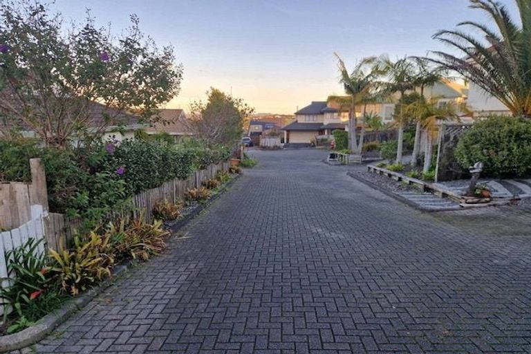 Photo of property in 2/182 Mokoia Road, Chatswood, Auckland, 0626
