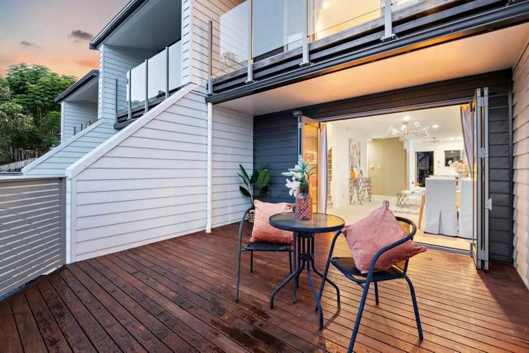 Photo of property in 3/17 Pannill Place, Oteha, Auckland, 0632