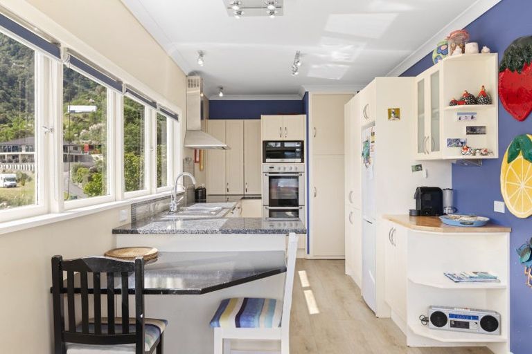 Photo of property in 7a Russell Street, Picton, 7220