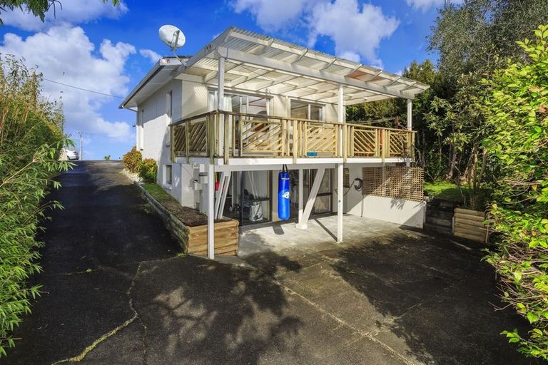 Photo of property in 1/114 Sunset Road, Unsworth Heights, Auckland, 0632