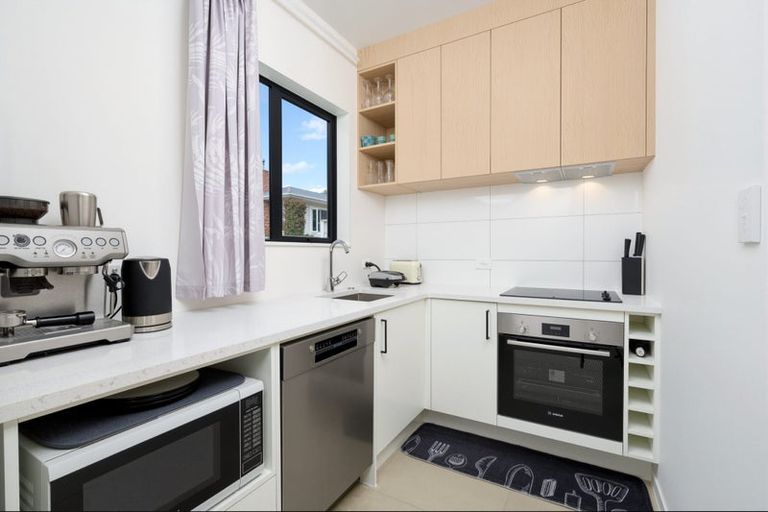 Photo of property in 2/35 Renata Crescent, Te Atatu Peninsula, Auckland, 0610