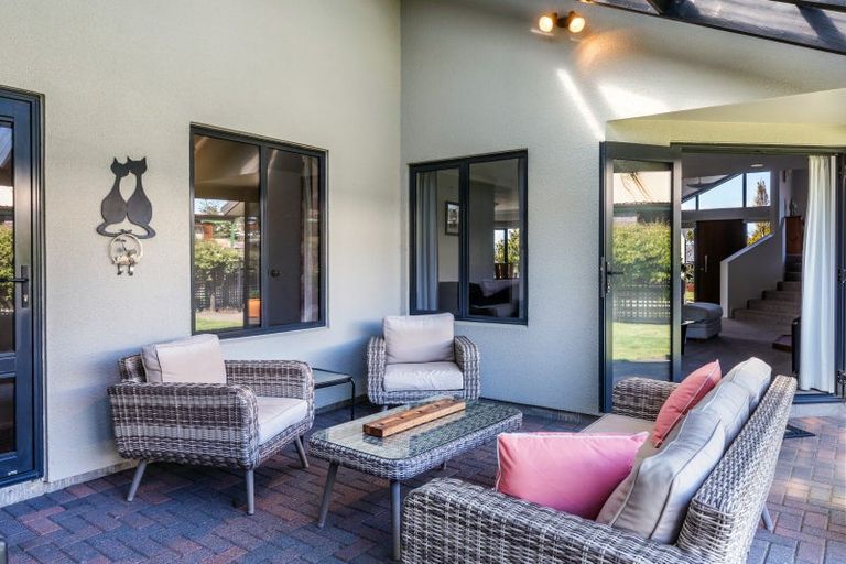 Photo of property in 27 Kinder Street, Acacia Bay, Taupo, 3330