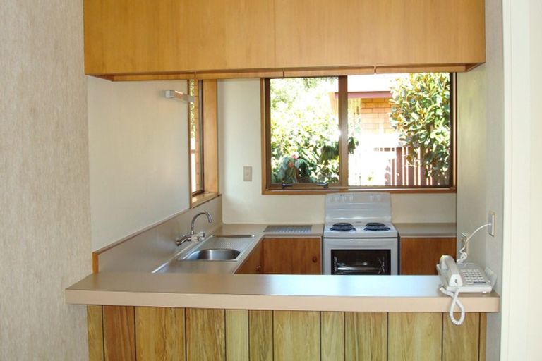 Photo of property in 24 Sawtell Place, Northcote, Christchurch, 8052