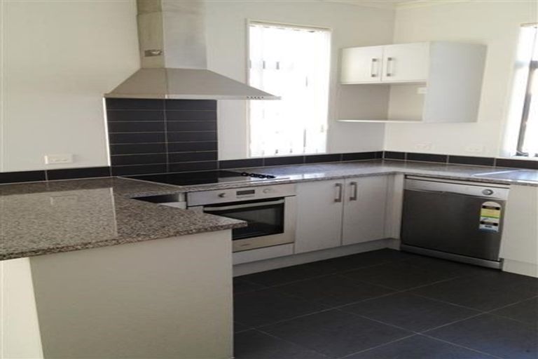 Photo of property in 8 Bushpark Place, Flat Bush, Auckland, 2016