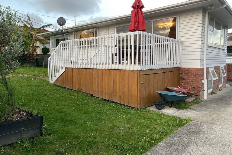 Photo of property in 12 Poto Street, Te Atatu South, Auckland, 0610
