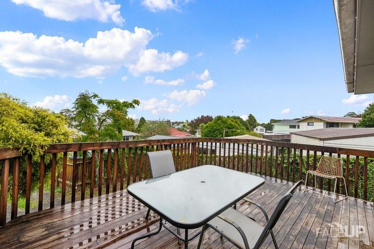 Photo of property in 10 Pahi Place, West Harbour, Auckland, 0618